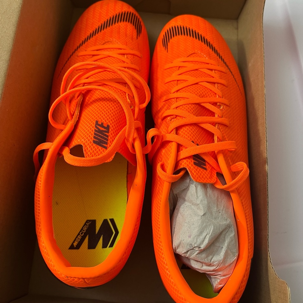 Soccer cleats / Brand new vapor 12 academy cleats